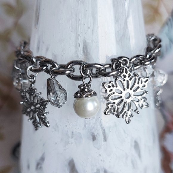 Pair of 2 Clear Faceted Crystal Stretch Bracelets Vintage Silver Tone Snowflake - Picture 13 of 16